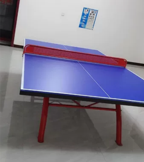 国际标准室外乒乓球台，桌面非常平整干净，弹...