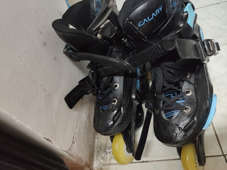 费斯轮滑鞋，大一366买的，就大一穿过，前...