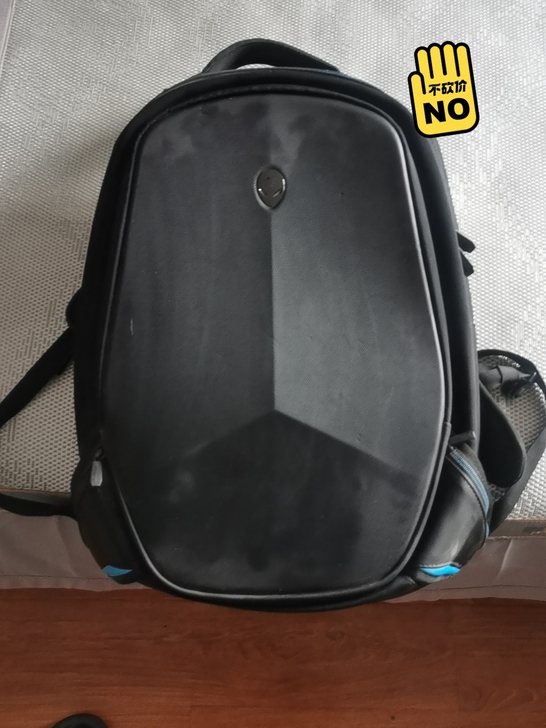 外星人笔记本电脑双肩背包。就用了3次。自提！