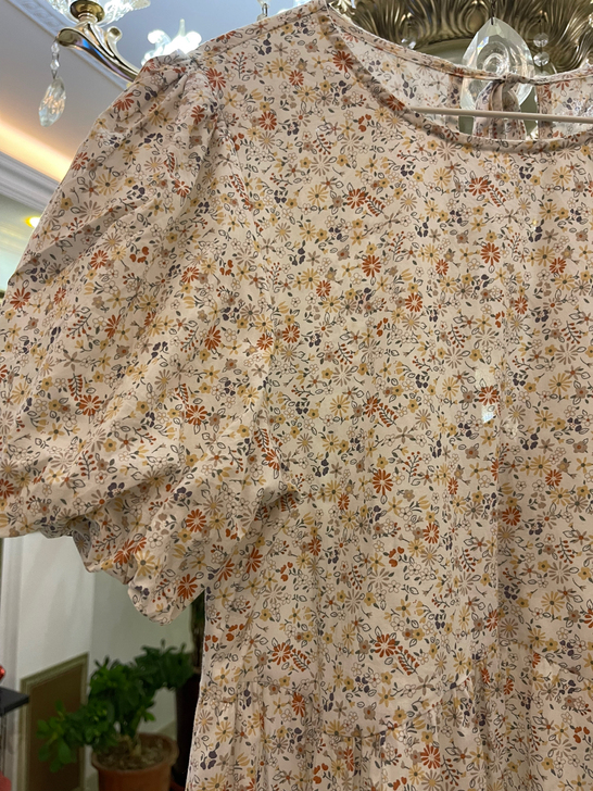 包邮 韩国东大门泡泡袖碎花裙 后背镂空绑带...