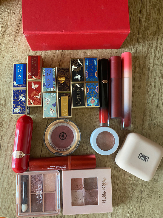 闲置化妆品，有的几乎全新眼影盘
