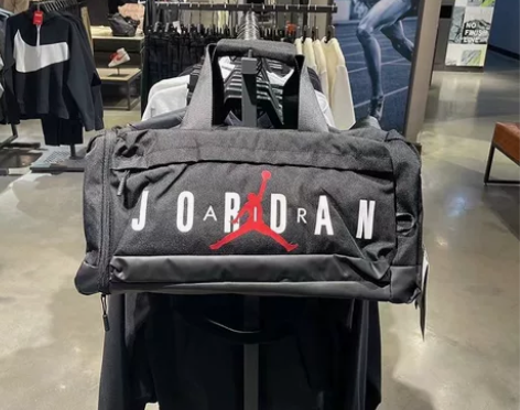 全新健身包训练包 黑色大容量单肩手拎旅行包...