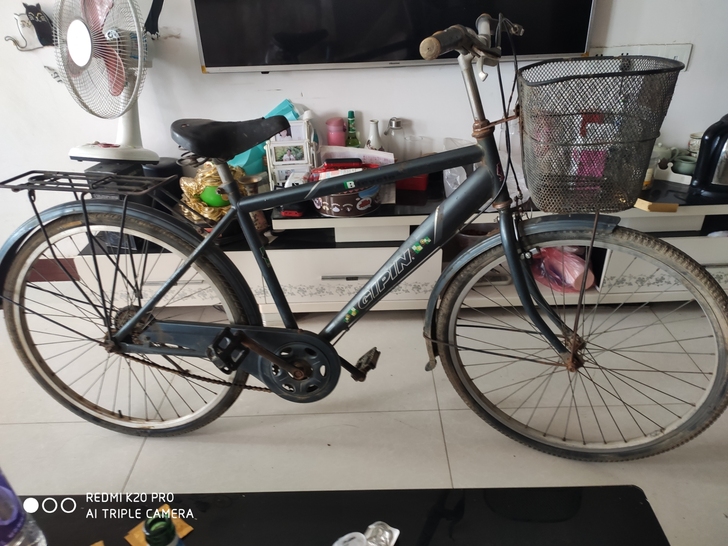 闲置自行车,26寸的。正常使用。简单代个不...