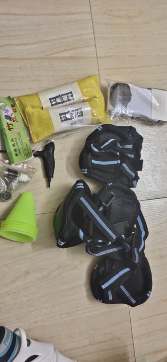 费斯M1初学者轮滑鞋,40码,买了有一段时...