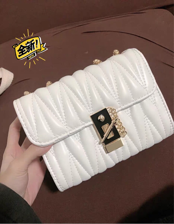 吊牌都还在，小ck女包星空斜挎小众设计链条...