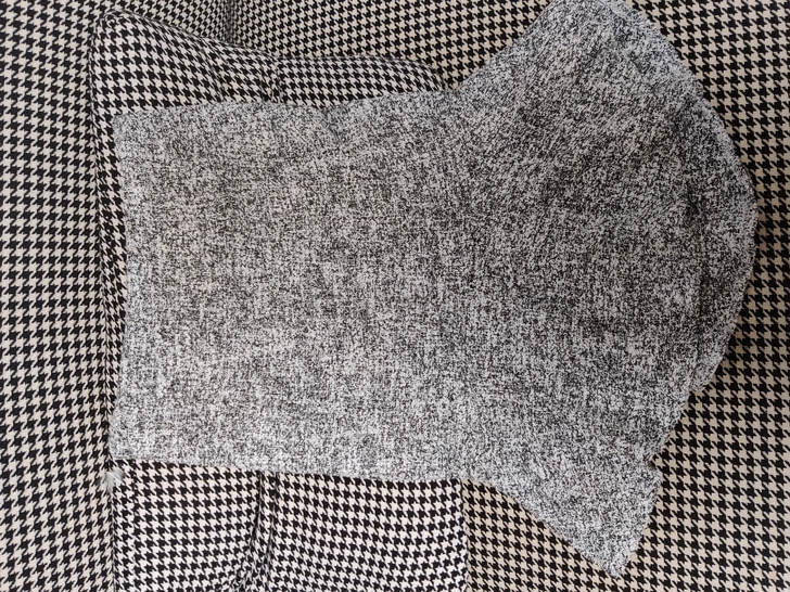 针织半裙，花灰色。有杂线就很高级，有点鱼尾...