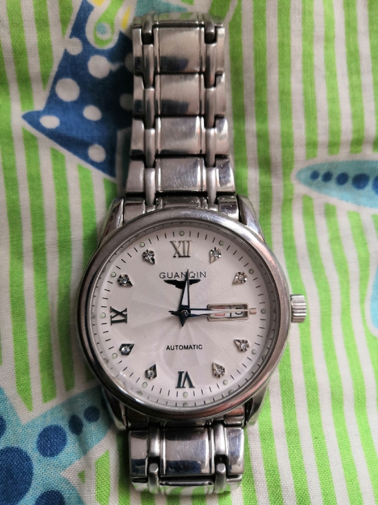 冠琴机械男表,手表 表带是钢的,比较有分量...