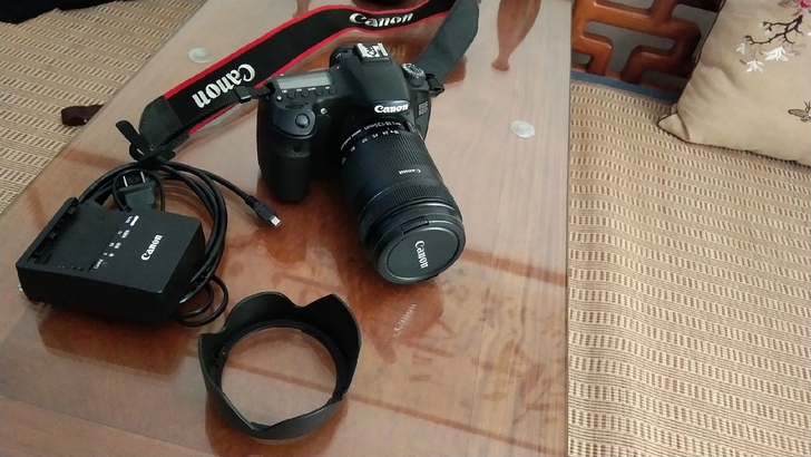 佳能60D摄像机，9成新配件齐全，正常使用...