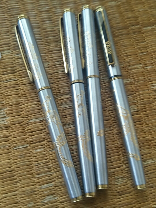 老式奥迖钢笔和圆珠笔，钢笔十元一支，圆珠笔...