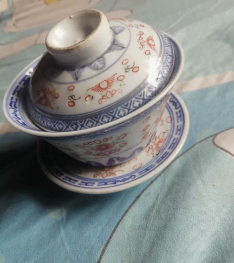 景德镇青花玲珑瓷盖碗茶具，碗低内4个寿字，...