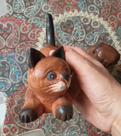 泰国手工实木雕刻的沙皮狗和翘臀猫。造型可爱...