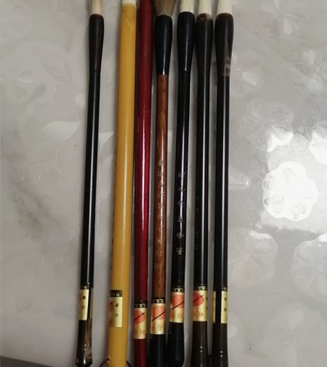 毛笔七支整套低价出55元，不退换 感兴趣的...