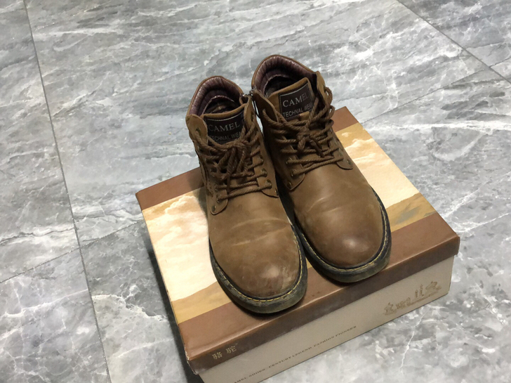 骆驼纯皮马丁靴