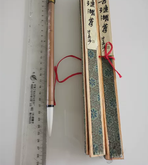 小山羊牌冰清玉洁善琏老湖笔。笔锋饱满，蓄墨...