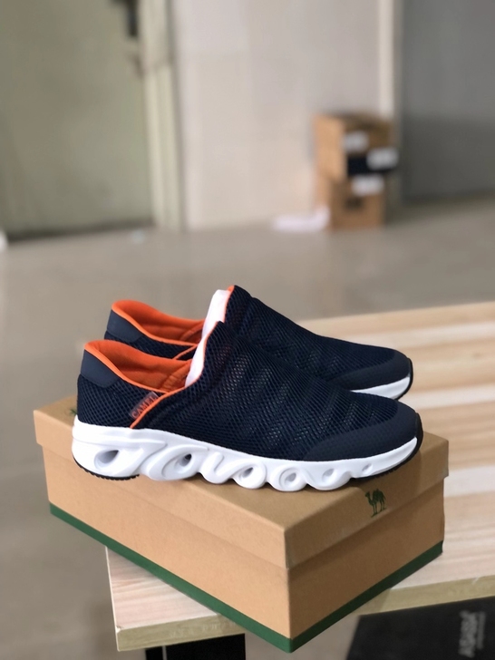 骆驼男士大网眼夏季透气轻便舒适一脚蹬43码...