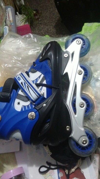 溜冰鞋儿童全套装男女闪光轮滑鞋可调直