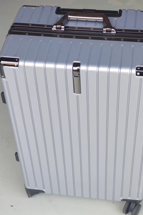 实体不干了，现有一批Jp行李箱现低价出售全新