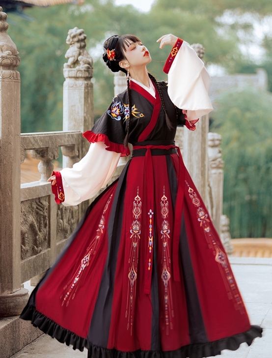 艺缕原创 原创汉服 芙蕖 黑色