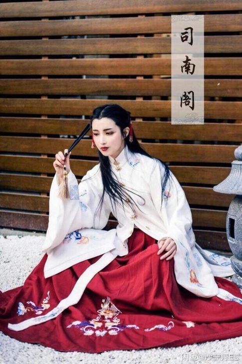 司南阁画屏汉服