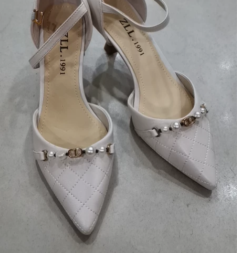 ZLL全新正品头层软牛皮白色系女鞋，真皮内...