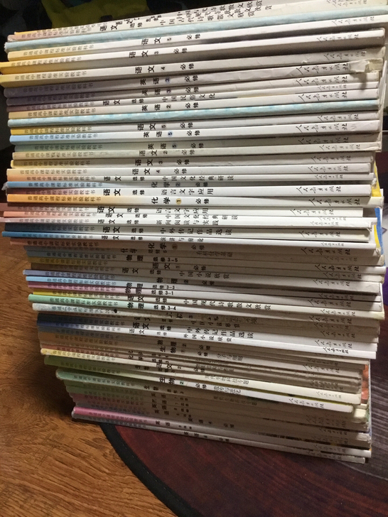 课本1.5元每本，高中生物化学语文物理英语...
