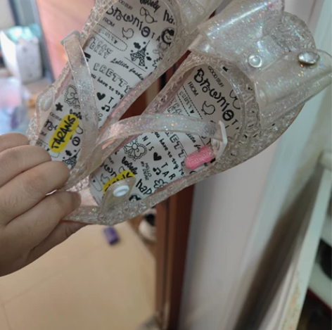 泰兰尼斯 果冻鞋 带亮灯 走路会亮哦 很好...
