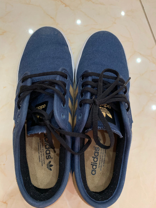 Adidas男休闲鞋，40码，穿一次九成新