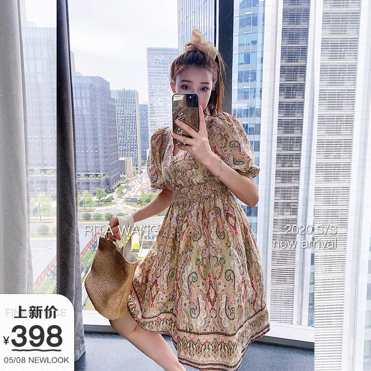 清理闲置连衣裙。