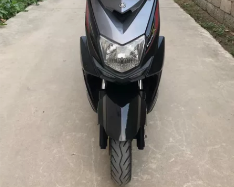 二手摩托车，YAMAHA 9.9成新最新款...