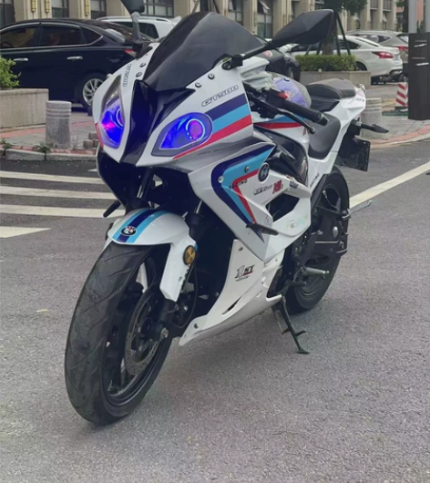 便宜甩出。宝马双RR到货一台，经典版画。自...