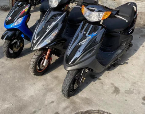 各種各樣踏板摩托車，大量現貨 感兴趣的话点...
