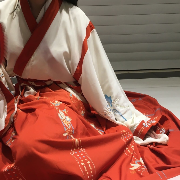 平时很少穿 ，原价将近一百一件，我110不...