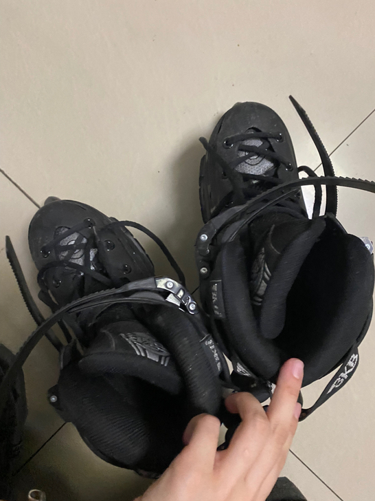 溜冰鞋！！！！！！36码的脚可以穿 基本全...