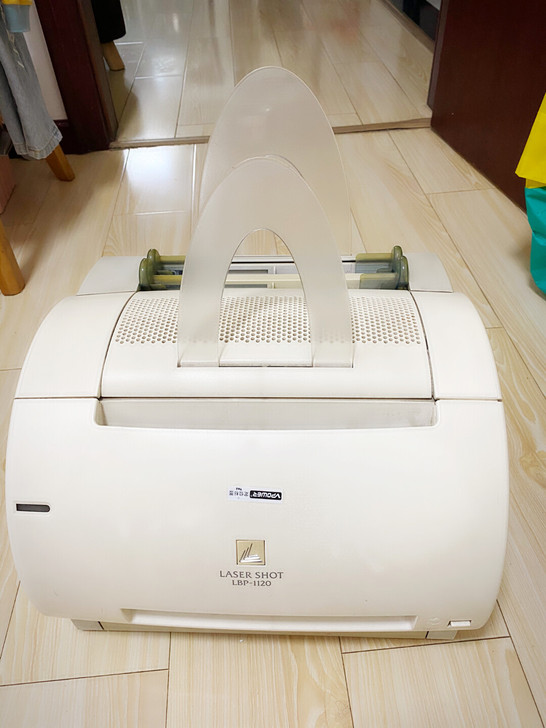 佳能激光打印机，工作完全正常！！！自带硒鼓...