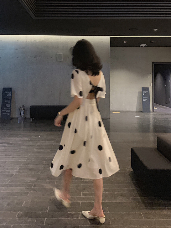 SIXONE六一2019新款v领露背白色雪...