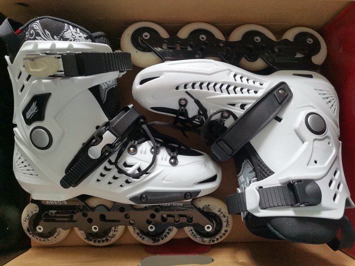 九成新 博锐轮滑鞋