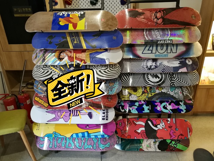 滑板，贱卖。板面贱卖，私聊问价