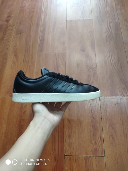 41码 阿迪达斯休闲鞋 8/3