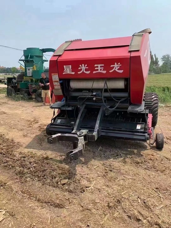 星光玉龙，捡拾小麦稻草玉米秸秆打捆机。