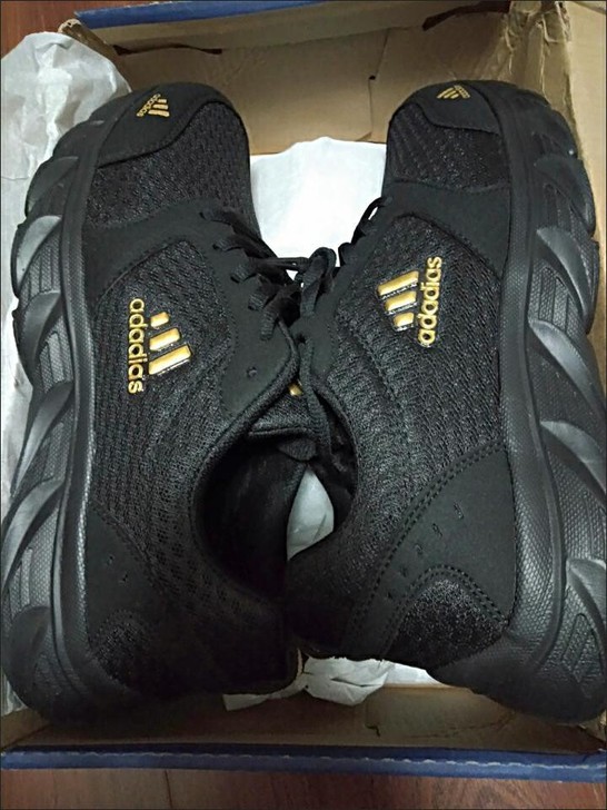 全新品牌男鞋，阿迪运动鞋，网面轻便，跑步休...