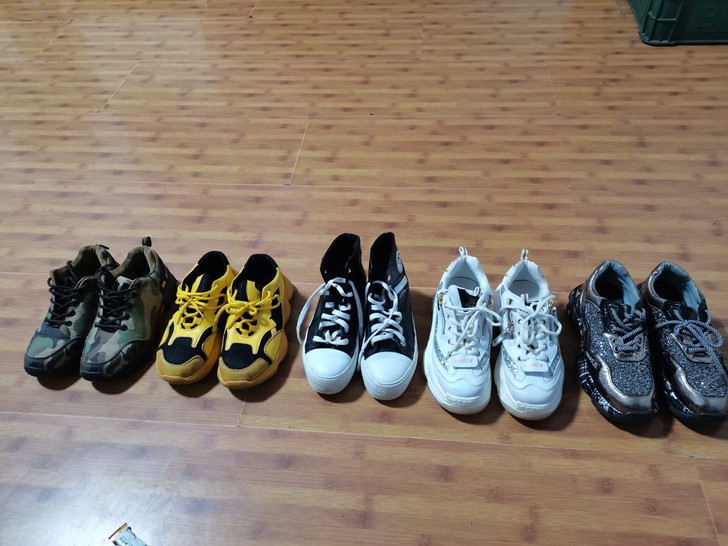 九新美鞋排队找主人，求带走，哈哈，出37码...