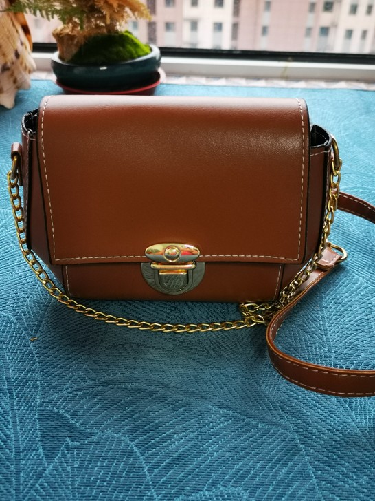 全新斜挎女士小包包,家里有点存货,清仓处理...