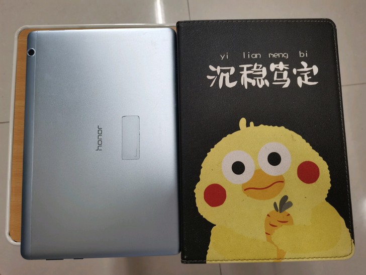 帮转出一个平板，华为荣耀平板5，里面的东西...