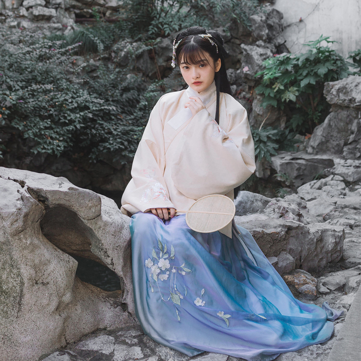 她说汉服 昙栀 幻色蓝紫色 绣花一片式下裙...