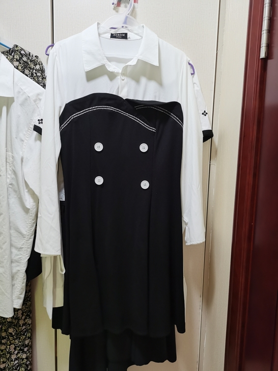 全新拼接连衣裙，上身洋气、显瘦、很舒服，单...