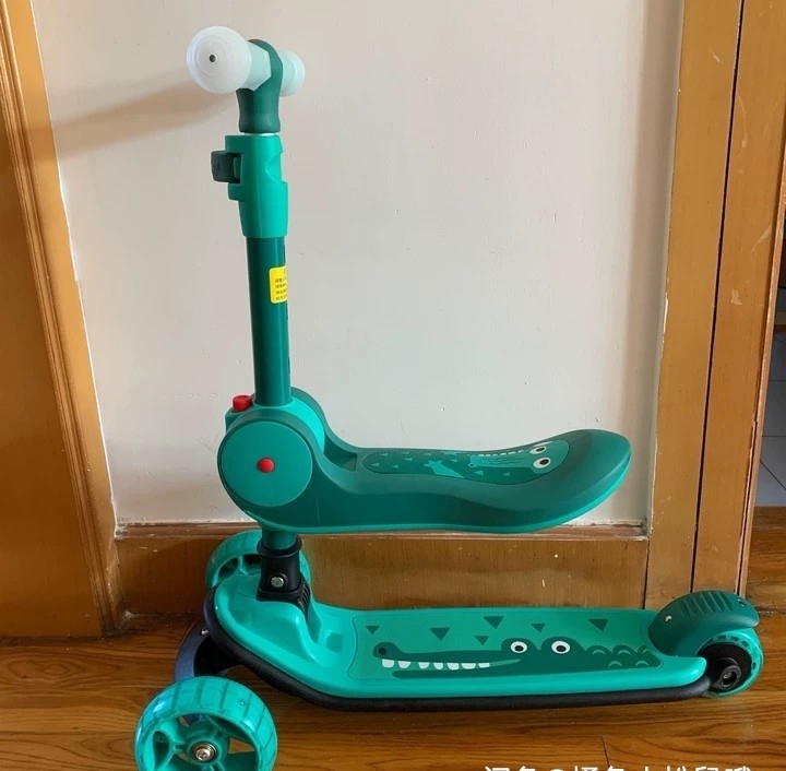 滑板车幼1-3-6-8岁2小孩可坐溜溜车三...