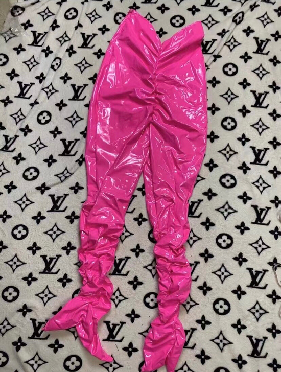 褶皱pu皮粉裤，可当抹胸连体裤，也可当正常...