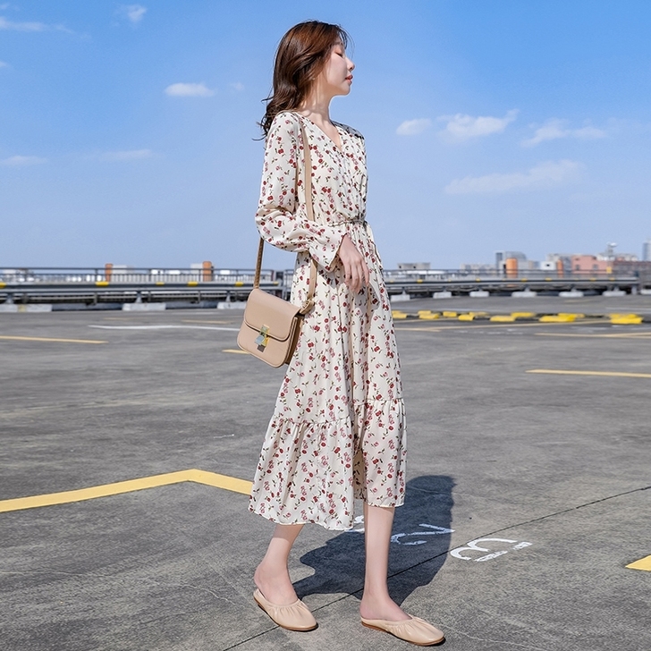 2021春装新款小碎花雪纺连衣裙女修身V领...