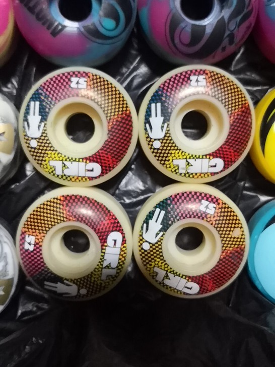 52高性能品牌滑板轮,80元一套包邮。