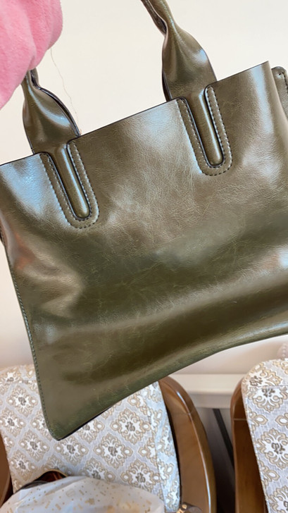 简约百搭大容量真皮托特女包 适用性别：女